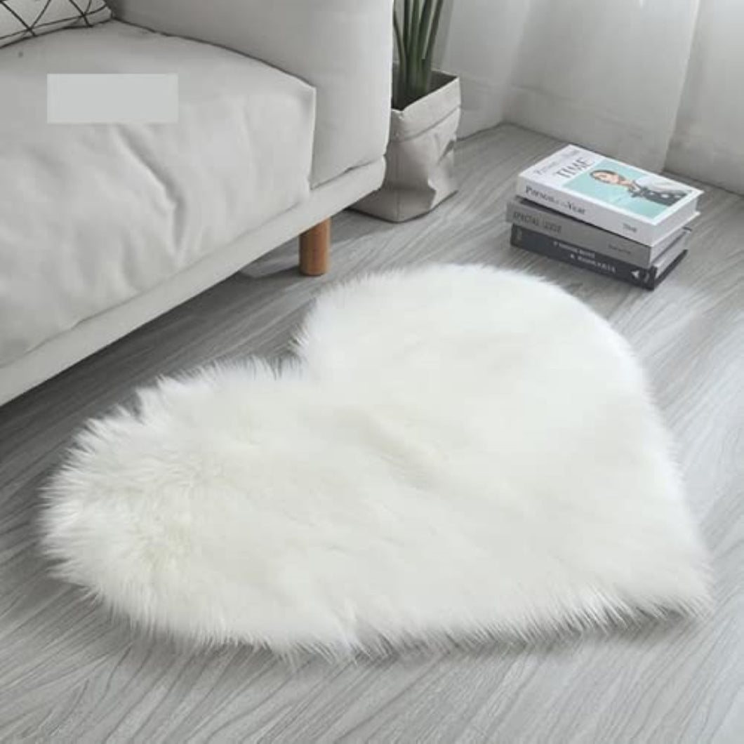 White Heart Faux Fur Rug, Luxury Fluffy Area Rug - 80x80 cm