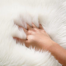 Load image into Gallery viewer, White Heart Faux Fur Rug, Luxury Fluffy Area Rug - 80x80 cm
