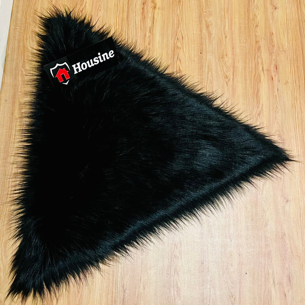 Black Triangle Faux Fur Rug, Luxury Fluffy Area Rug - 90x90 cm