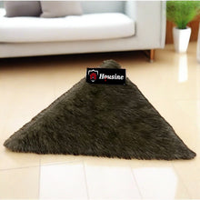 Load image into Gallery viewer, Animal Triangle Faux Fur Rug, Luxury Fluffy Area Rug - 90x90 cm
