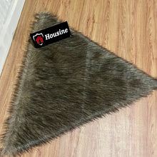 Load image into Gallery viewer, Animal Triangle Faux Fur Rug, Luxury Fluffy Area Rug - 90x90 cm
